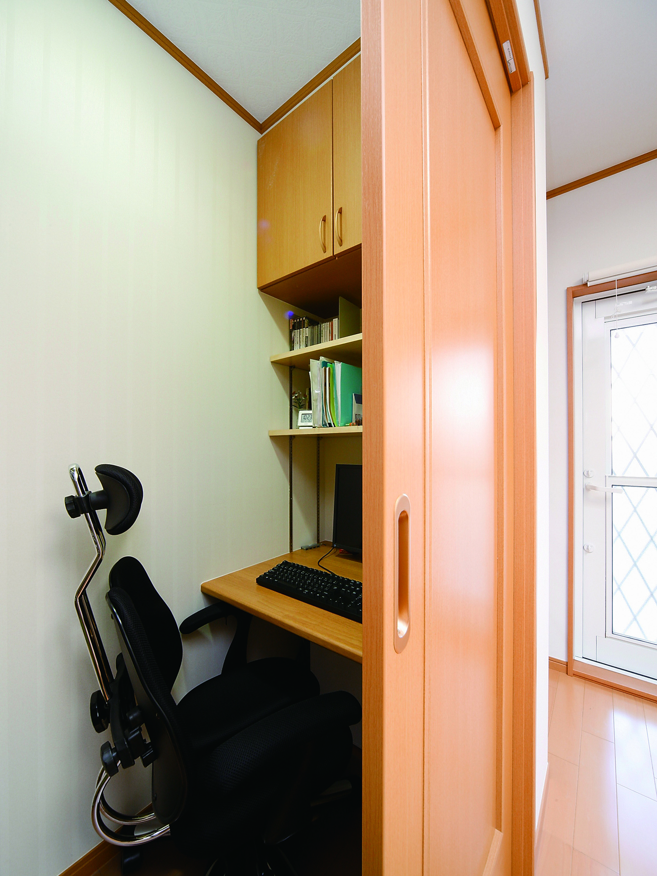 狭小住宅でも仕事に集中できる完全個室を確保